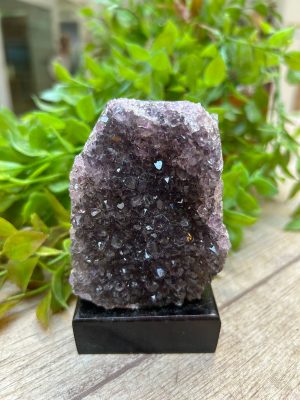 Drusa de ametista na base