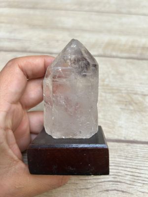 Ponta de cristal na base