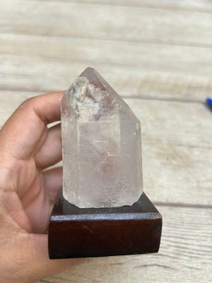 Ponta de cristal na base